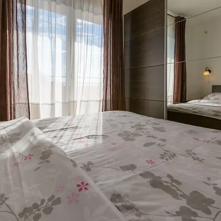 Faszinierendes Nur 100 Meter Zum Mit Sauna Und Whirlpool Auf Dachterrasse * Dramalj