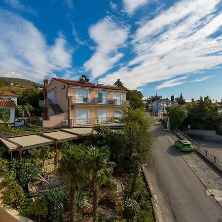 Faszinierendes Nur 100 Meter Zum Mit Sauna Und Whirlpool Auf Dachterrasse Apartment Dramalj
