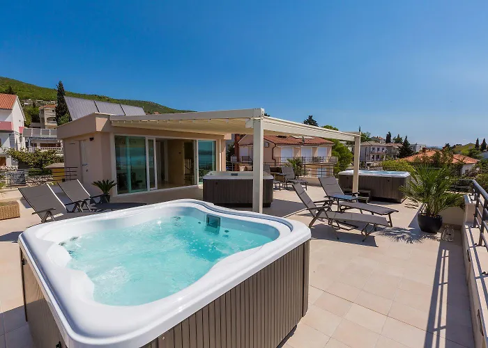 Faszinierendes Nur 100 Meter Zum Mit Sauna Und Whirlpool Auf Dachterrasse Apartment Dramalj
