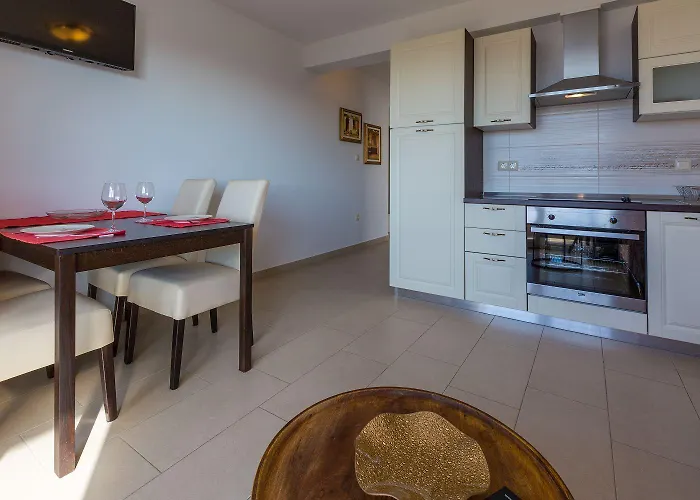 Faszinierendes Nur 100 Meter Zum Mit Sauna Und Whirlpool Auf Dachterrasse Apartamento Dramalj