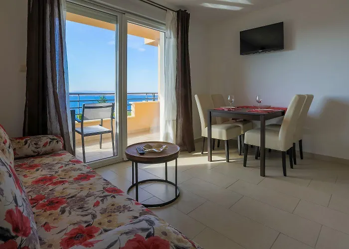 Faszinierendes Nur 100 Meter Zum Mit Sauna Und Whirlpool Auf Dachterrasse * Dramalj