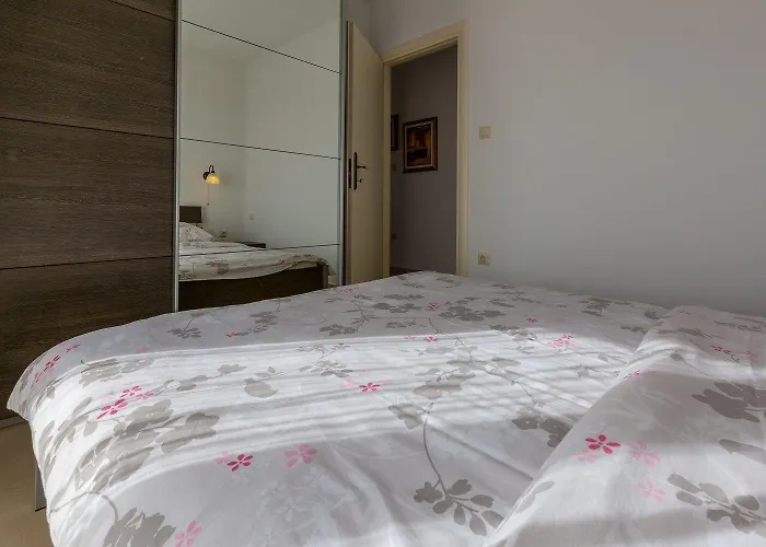 Faszinierendes Nur 100 Meter Zum Mit Sauna Und Whirlpool Auf Dachterrasse Apartment Dramalj