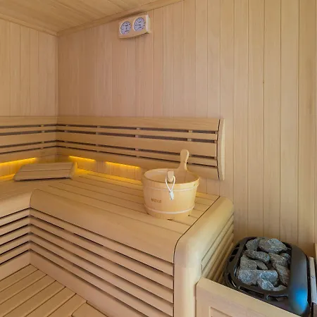 Faszinierendes Nur 100 Meter Zum Mit Sauna Und Whirlpool Auf Dachterrasse *